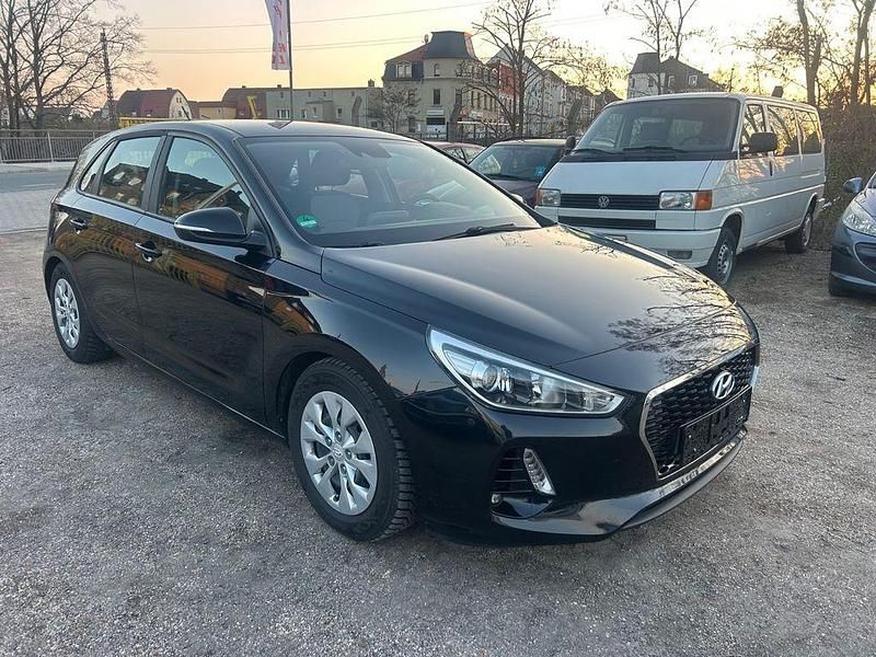 Gebraucht Hyundai i30 99 PS (72 kW) 2018 Schwarz Limousine