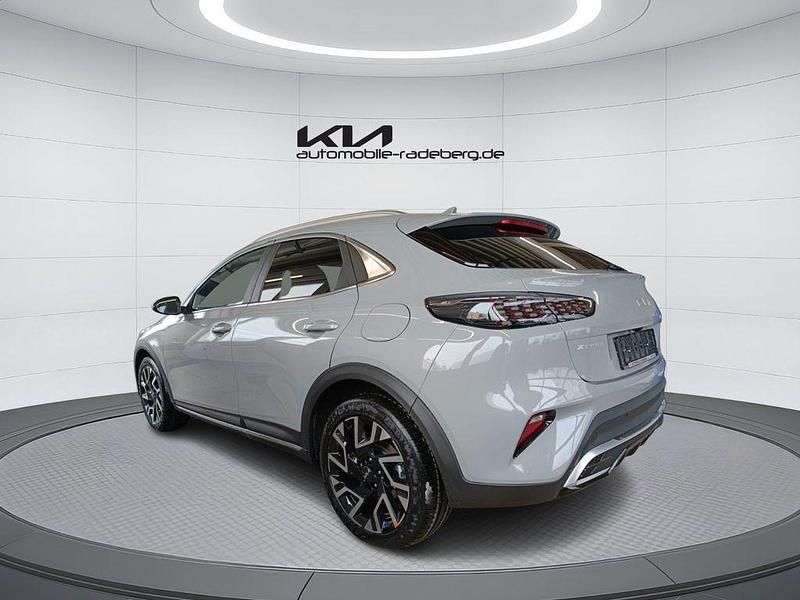 Neu Kia XCeed 150 PS (110 kW) 2026 Grau SUV