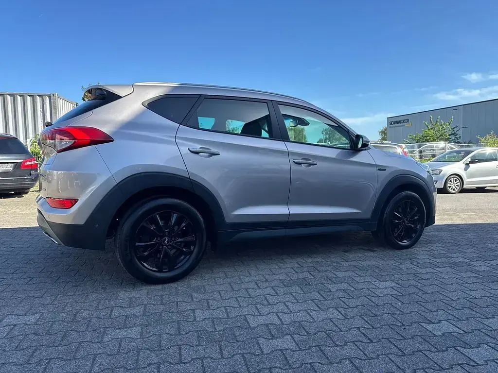 Gebraucht Hyundai Tucson Intro Edition 136 PS (100 kW) 2016 White sand SUV