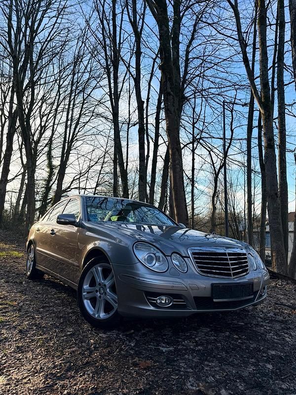 Gebraucht Mercedes E200 Avantgarde 184 PS (135 kW) 2008 Andere farben Limousine
