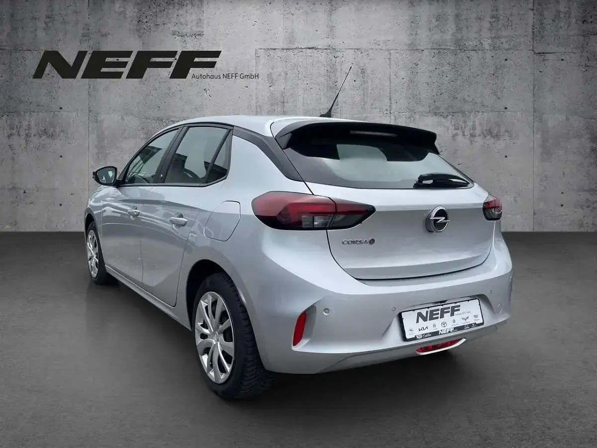Gebraucht Opel Corsa-e Edition 100 kW (136 PS) 2023 Kristall silber Kleinwagen