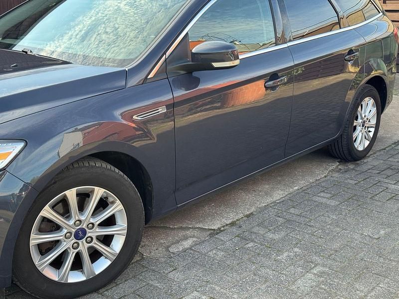 Gebraucht Ford Mondeo Titanium 163 PS (119 kW) 2012 Grau Kombi