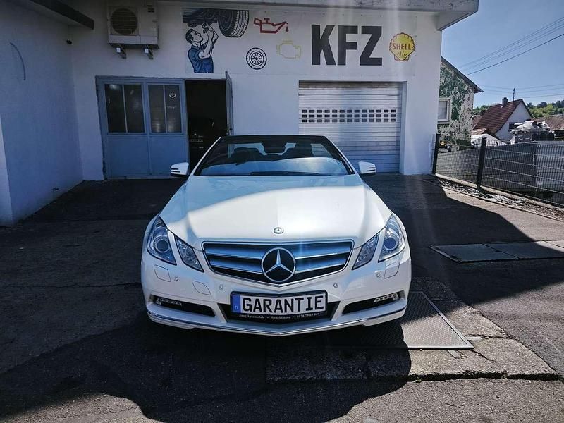 Usata Mercedes E200 184 CV (135 kW) 2011 Bianco Cabrio