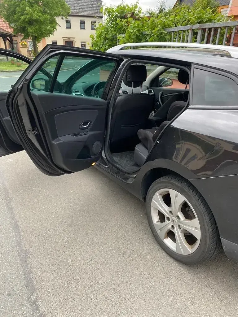 Gebraucht Renault Mégane GrandTour 110 PS (80 kW) 2010 Schwarz Kombi