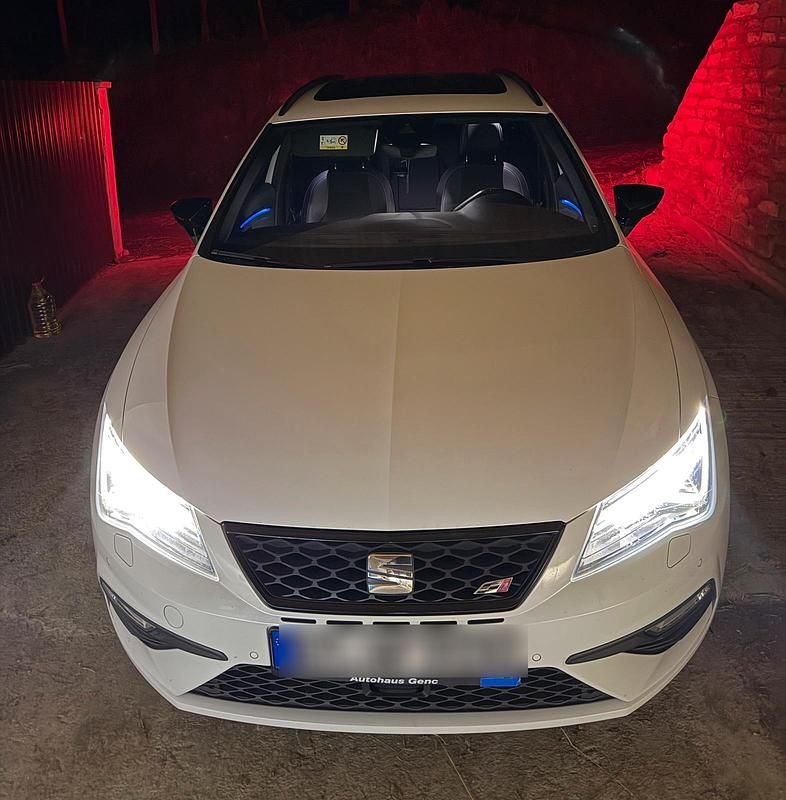 Weiß Gebraucht 2017 Cupra Leon Kombi | 21.000 € (Etwas zu teuer) - Bild 1/4