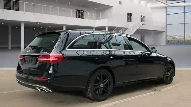 Second-hand Mercedes E300 306 CP (225 kW) 2021 Negru Berlinǎ