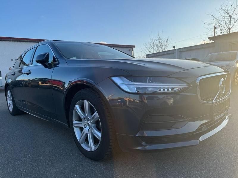 Gebraucht Volvo V90 Momentum 150 PS (110 kW) 2019 Grau Kombi