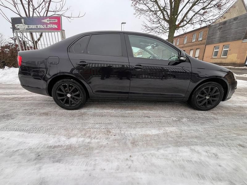 Gebraucht VW Jetta 122 PS (89 kW) 2010 Limousine