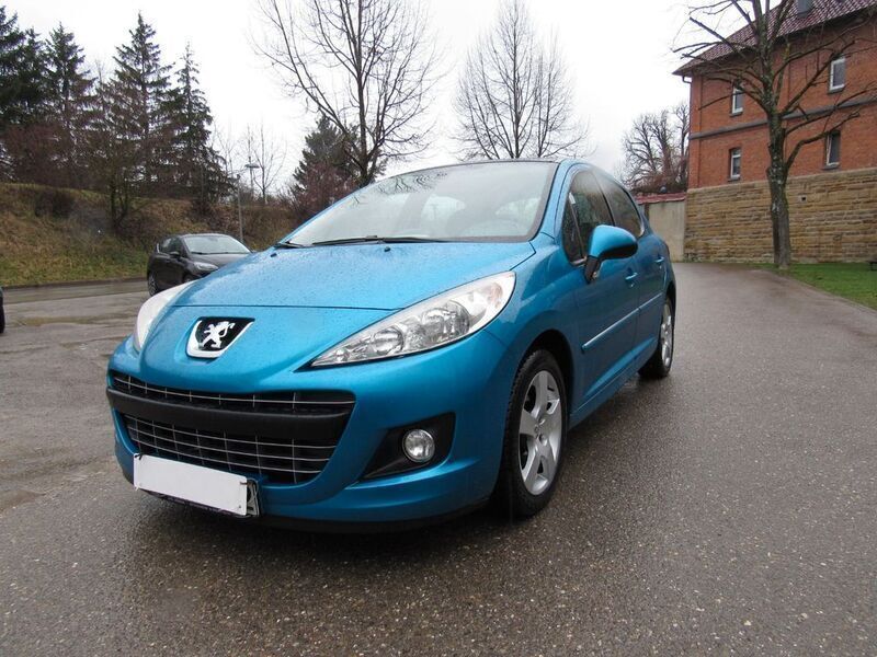 Gebraucht Peugeot 207 Premium 92 PS (67 kW) 2012 Blau Limousine