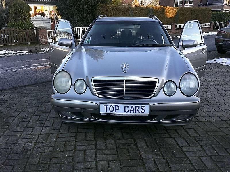 Gebraucht Mercedes E200 Elegance 163 PS (119 kW) 2003 Grau Kombi