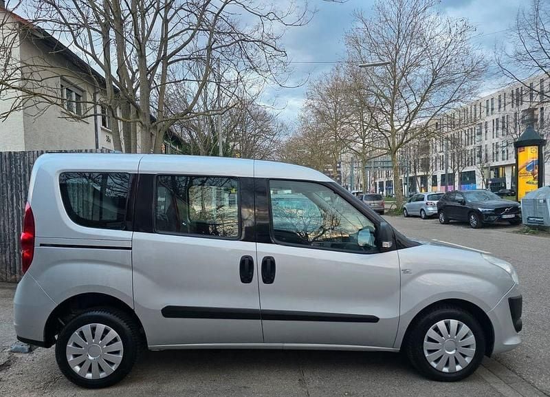 Gebraucht Fiat Doblò Dynamic 105 PS (77 kW) 2010 Silber Van / Kleinbus