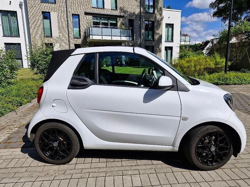 Weiß Gebraucht 2016 Smart ForTwo Coupé Cabrio | 11.600 € (Fairer Preis) - Bild 1/4