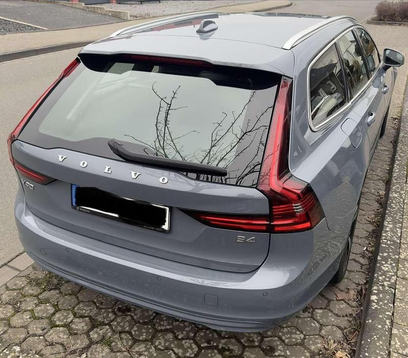 Gebraucht Volvo V90 Momentum 197 PS (144 kW) 2020 Grau Kombi