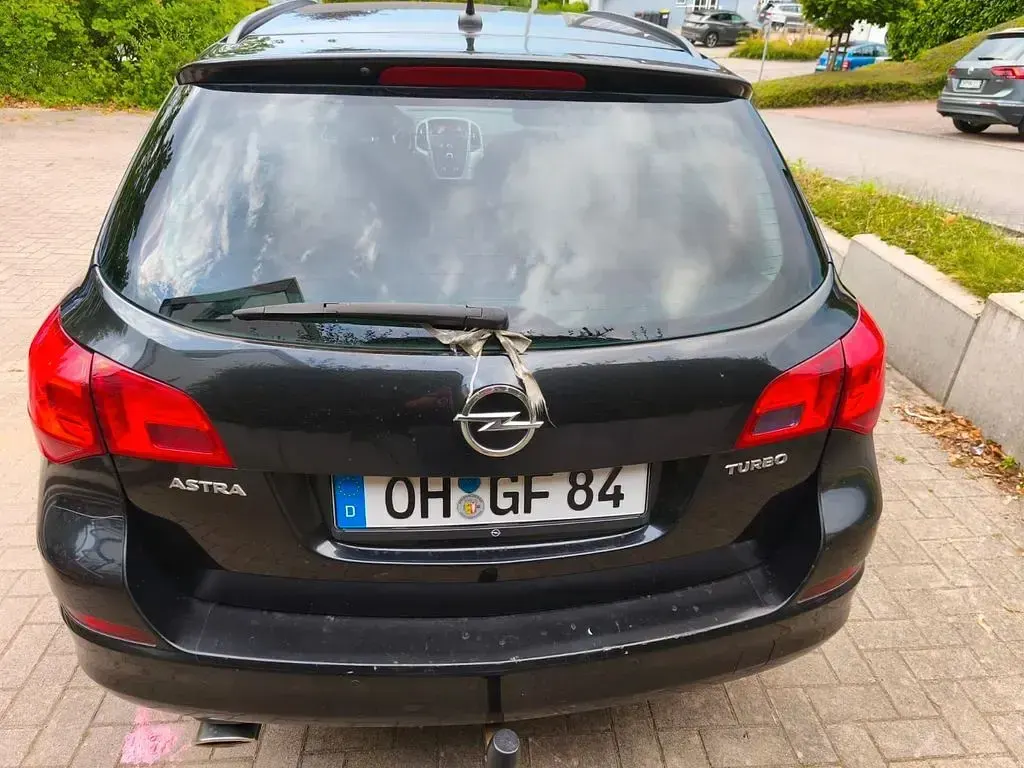 Gebraucht Opel Astra 140 PS (102 kW) 2012 Schwarz Kombi
