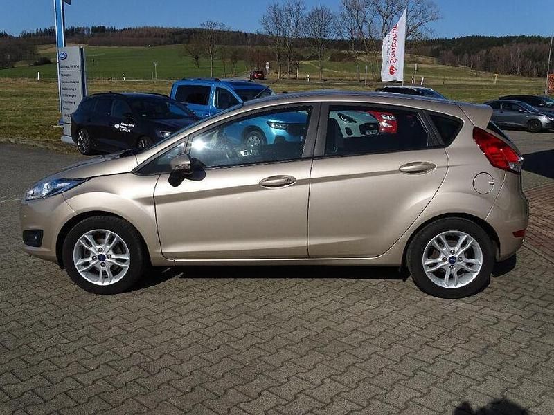 Gebraucht Ford Fiesta SYNC Edition 82 PS (60 kW) 2015 Urban beige (metallic) Limousine