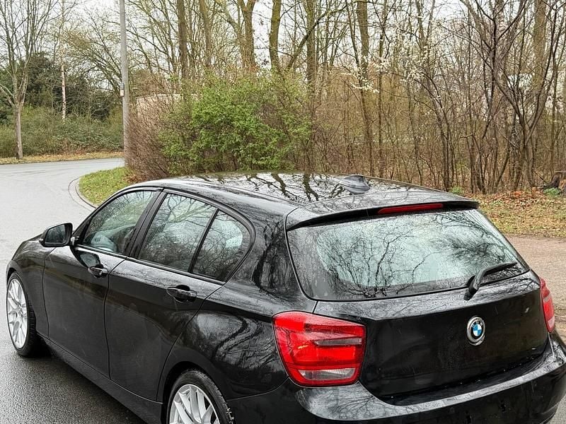 Gebraucht BMW 116 116 PS (85 kW) 2011 Schwarz Kleinwagen
