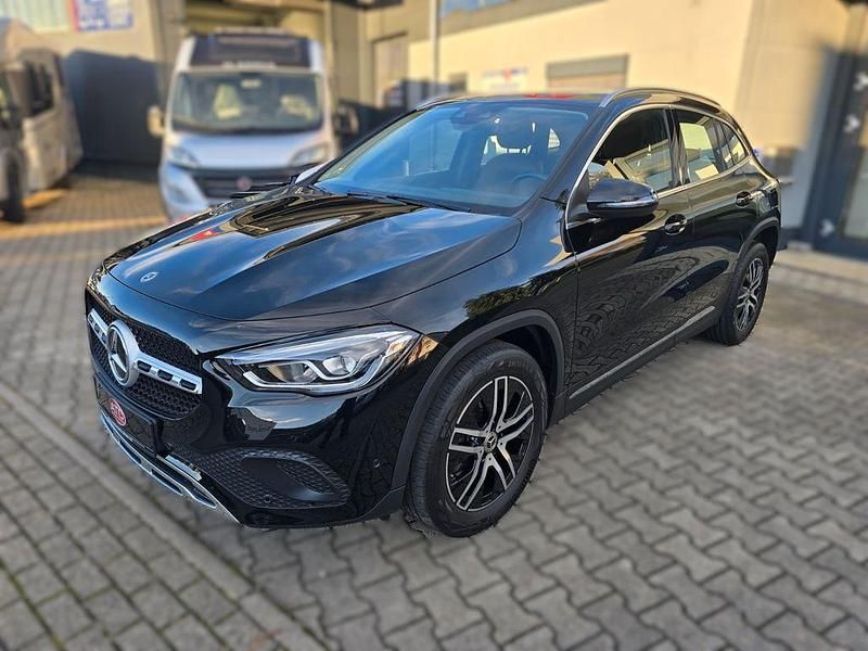 Schwarz Gebraucht 2021 Mercedes GLA200 SUV | 32.990 € (Fairer Preis) - Bild 1/4