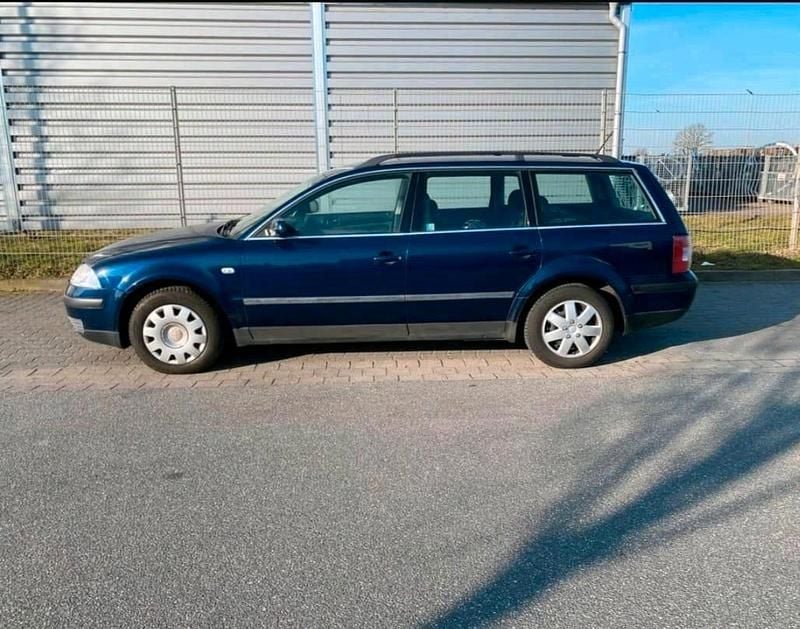 Gebraucht VW Passat 116 PS (85 kW) 2001 Blau Kombi