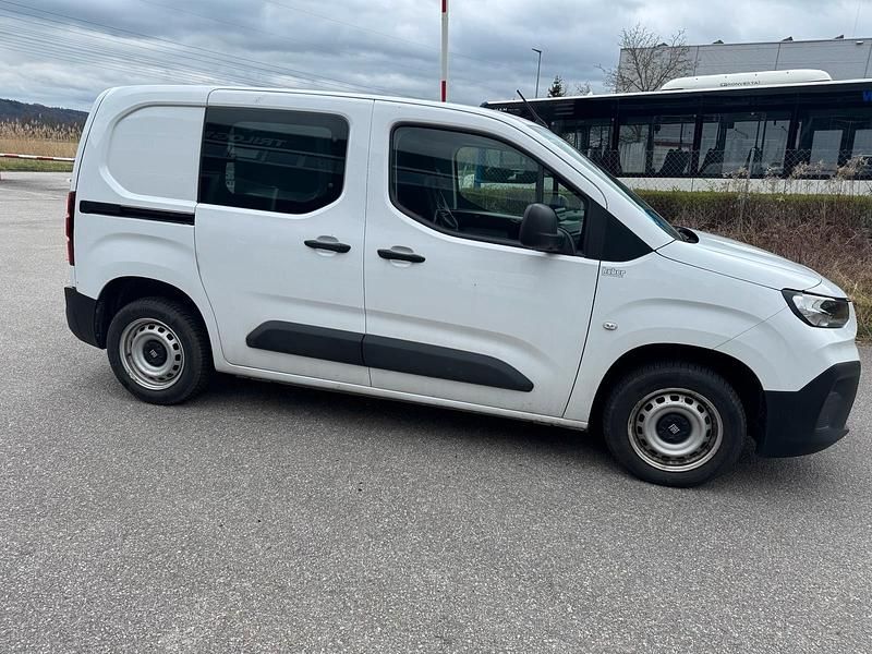 Second-hand Fiat Doblò 2024 Alb Monovolum