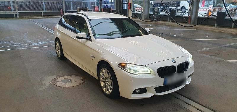 Weiß Gebraucht 2013 BMW 535 Sport Line Kombi | 16.850 € (Teuer) - Bild 1/4