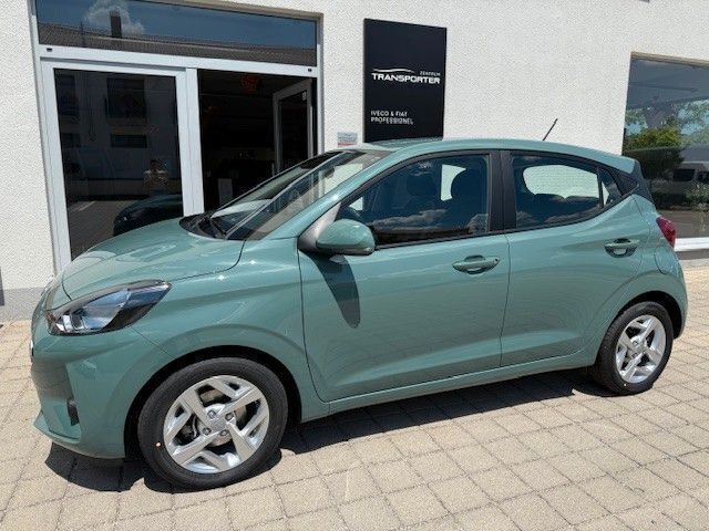 Grün Gebraucht 2022 Hyundai i10 Trend Kleinwagen | 14.790 € (Guter Preis) - Bild 1/4