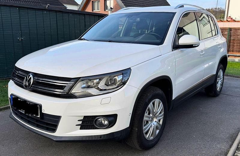Weiß Gebraucht 2012 VW Tiguan Sportline SUV | 11.100 € (Fairer Preis) - Bild 1/4