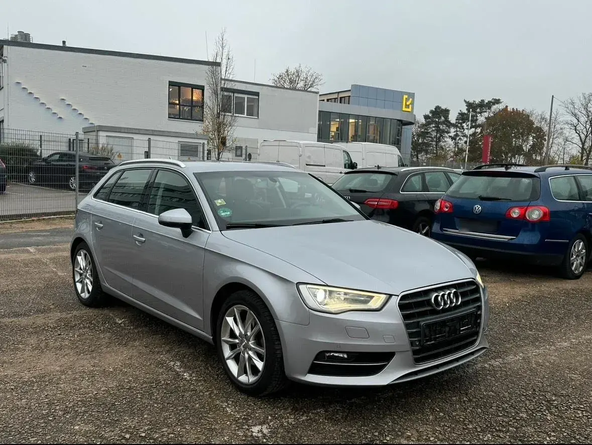 Gebraucht Audi A3 110 PS (80 kW) 2015 Silber Limousine