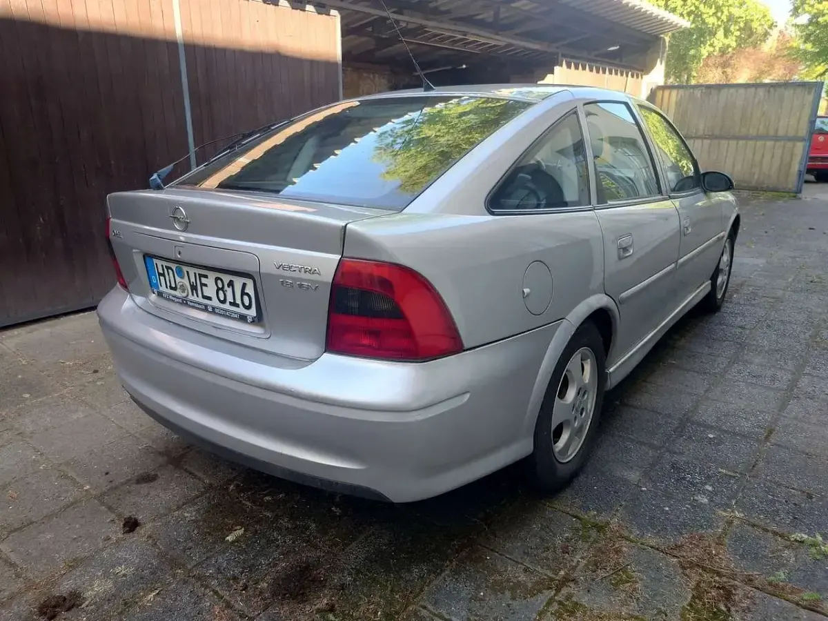 Gebraucht Opel Vectra Edition 116 PS (85 kW) 1999 Silber Kombi