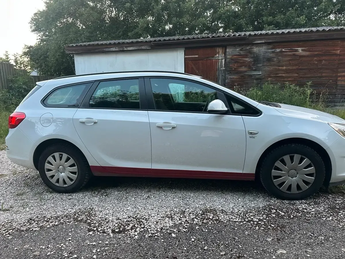 Gebraucht Opel Astra 116 PS (85 kW) 2015 Weiß Kombi