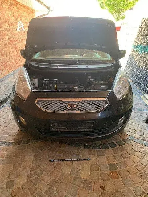 Gebraucht Kia Venga 90 PS (66 kW) 2011 Schwarz Kleinwagen