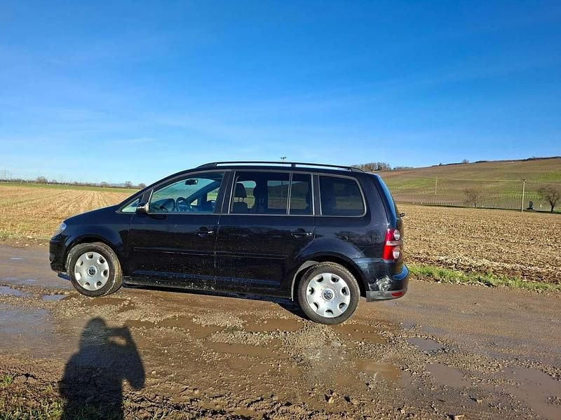 Gebraucht VW Touran Trendline 140 PS (102 kW) 2009 Deep black perleffekt Van / Kleinbus
