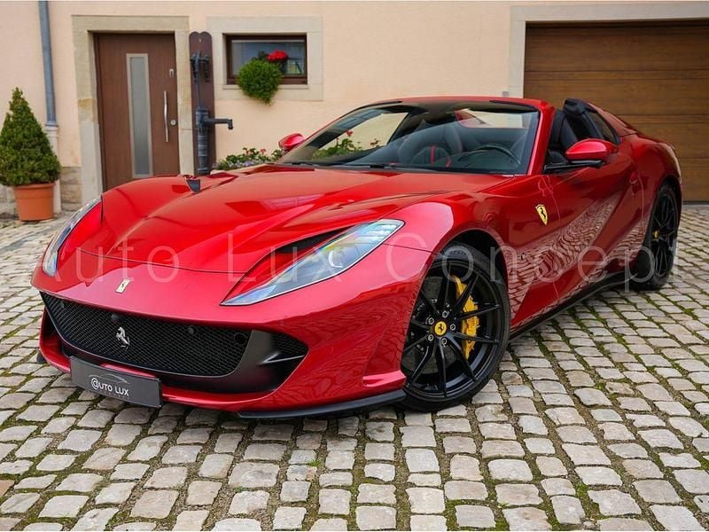 Rot Gebraucht 2021 Ferrari 812 Cabrio | 384.890 € - Bild 1/4