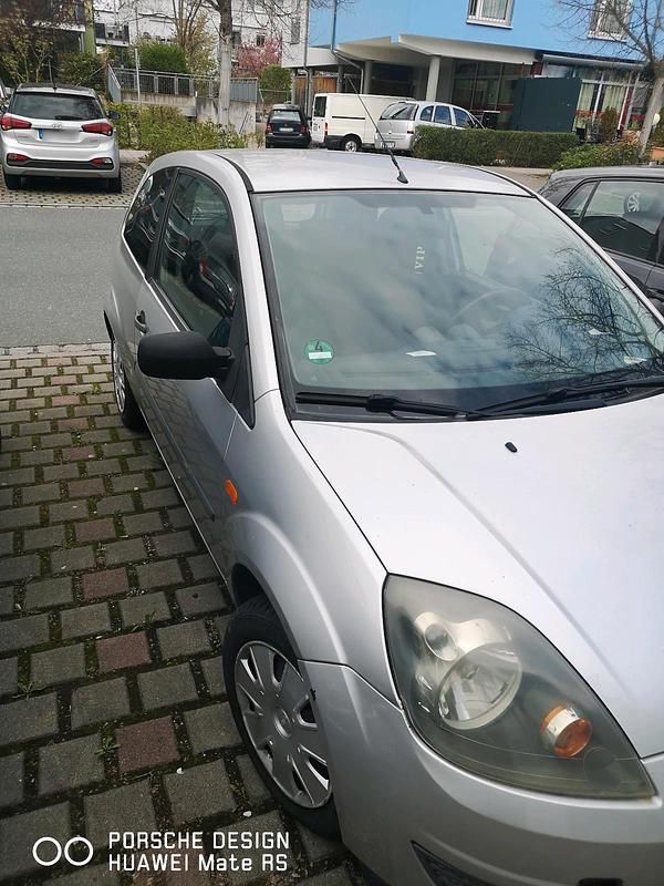 Gebraucht Ford Fiesta 60 PS (44 kW) 2011 Silber Kleinwagen