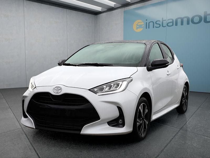 Weiß Gebraucht 2024 Toyota Yaris Hybrid Kleinwagen | 25.249 € (Etwas zu teuer) - Bild 1/4