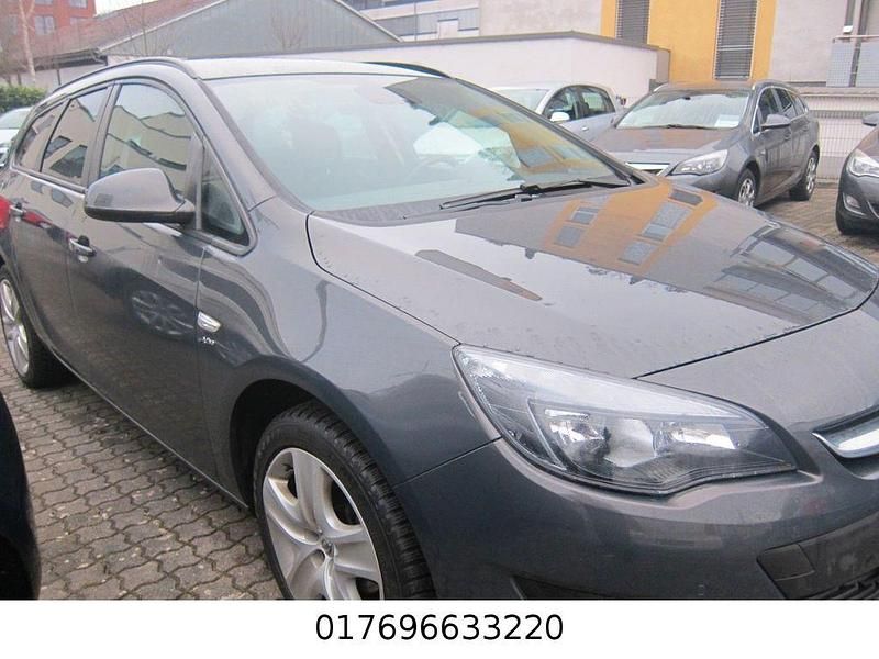 Gebraucht Opel Astra Active 140 PS (102 kW) 2013 Grau Kombi
