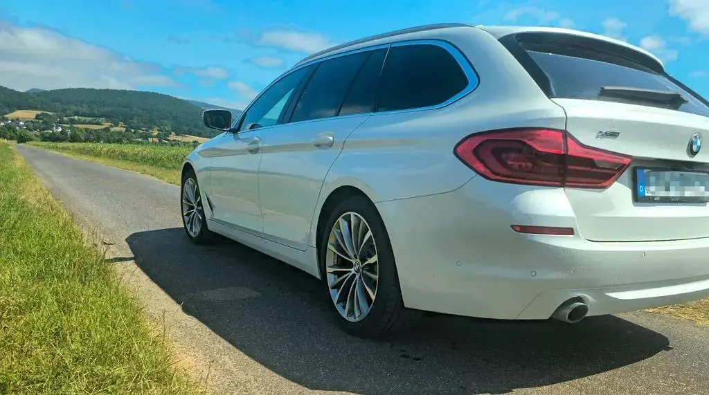 Gebraucht BMW 530 265 PS (194 kW) 2019 Weiß Kombi