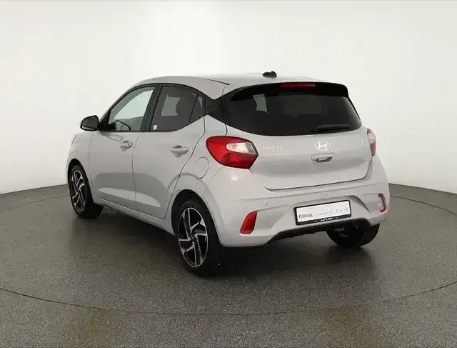 Neu Hyundai i10 63 PS (46 kW) 2025 Grau Kleinwagen