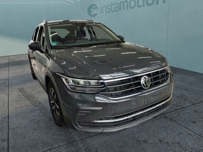 Grau Gebraucht 2021 VW Tiguan Life SUV | 28.000 € (Etwas zu teuer) - Bild 1/2