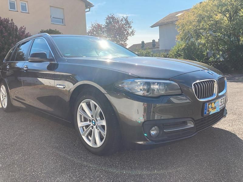 Gebraucht BMW 530 258 PS (189 kW) 2016 Braun Kombi