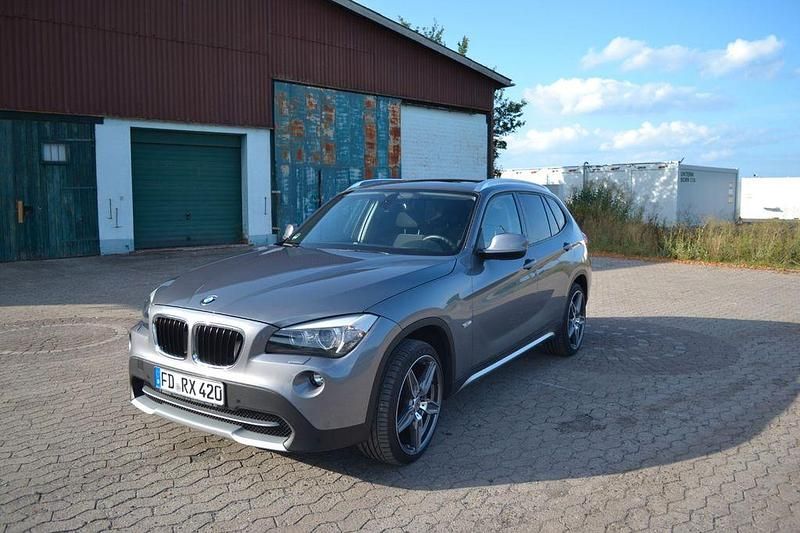 Grau Gebraucht 2012 BMW X1 SUV | 13.999 € (Fairer Preis) - Bild 1/4