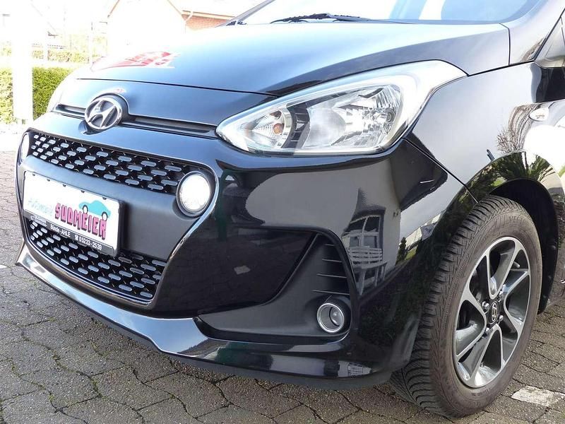 Gebraucht Hyundai i10 67 PS (49 kW) 2017 Phantom black. / mic Kleinwagen