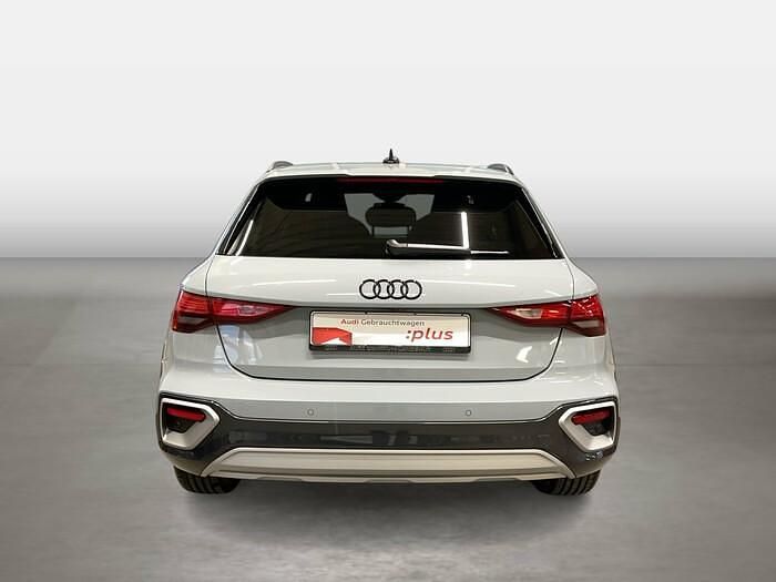 Second-hand Audi A3 Sport 150 CP (110 kW) 2025 Gri Berlinǎ