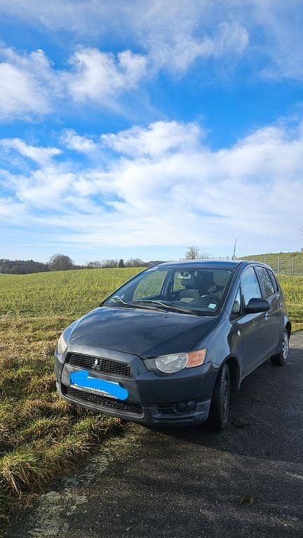 Grau Gebraucht 2009 Mitsubishi Colt Inform Limousine | 2.900 € (Guter Preis) - Bild 1/4