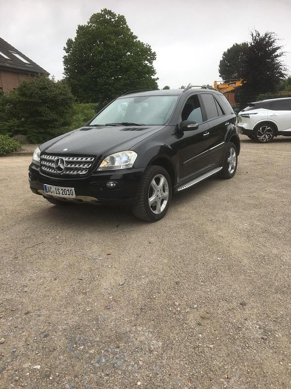 Gebraucht Mercedes ML320 224 PS (164 kW) 2008 Schwarz SUV