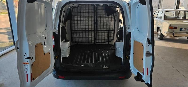 Gebraucht Ford Courier 75 PS (55 kW) 2016 Weiß Van / Kleinbus