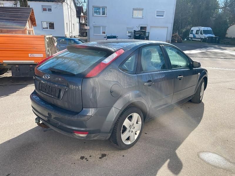 Gebraucht Ford Focus 101 PS (74 kW) 2007 Grau Limousine