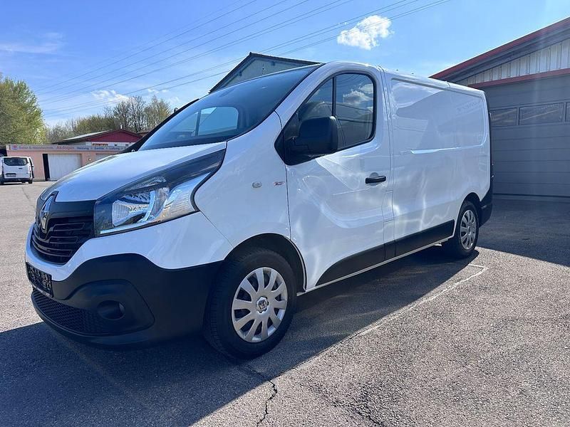 Second-hand Renault Trafic 121 CP (88 kW) 2018 Alb Monovolum