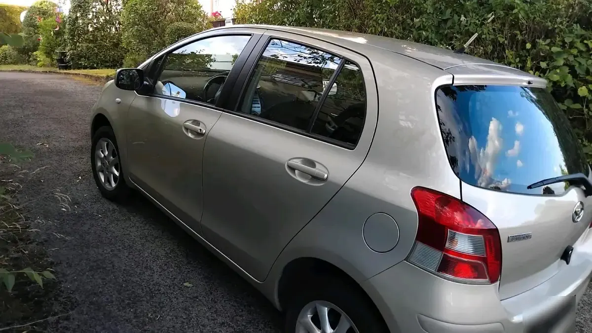Gebraucht Toyota Yaris 99 PS (72 kW) 2012 Gold Kleinwagen
