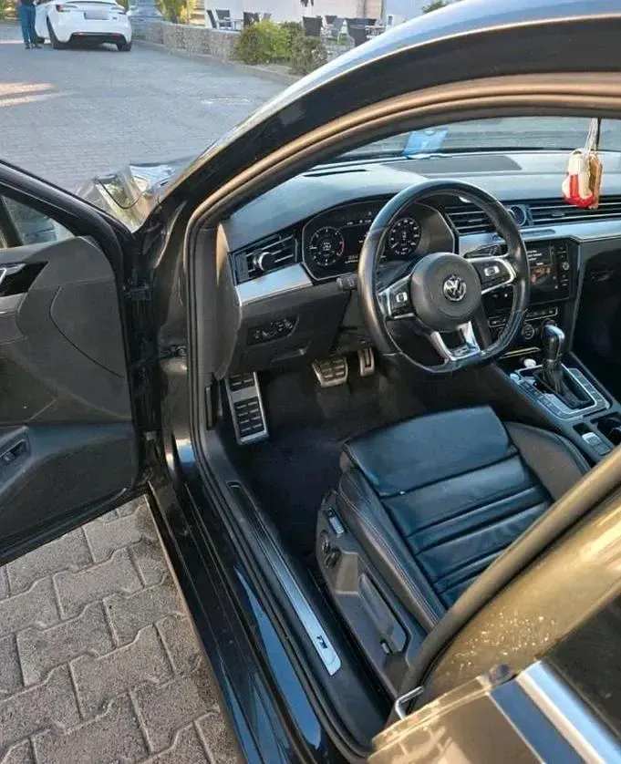 Gebraucht VW Passat R-line 239 PS (175 kW) 2018 Schwarz Kombi