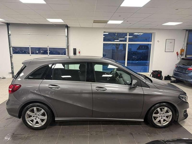 Gebraucht Mercedes B220 177 PS (130 kW) 2015 Mountaingrau  met. Van / Kleinbus